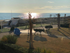 Studio en Bord de Mer, 4 Couchages, Parking Privé, Près des Commodités et Parc Aqualand - FR-1-81-577
